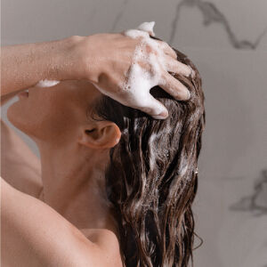 Kérastase tips to protect from hard water - model lathering shampoo